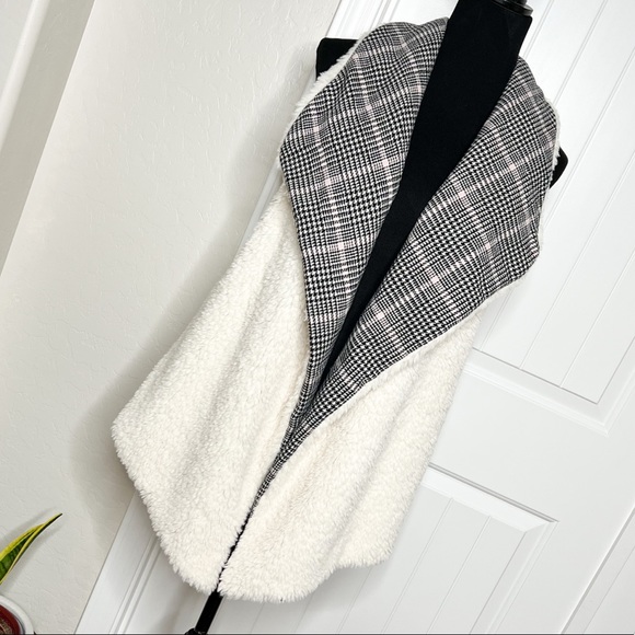 Westbound Reversible Winter Vest - Picture 2 of 8